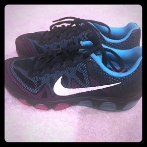 Woman’s Nike size 7